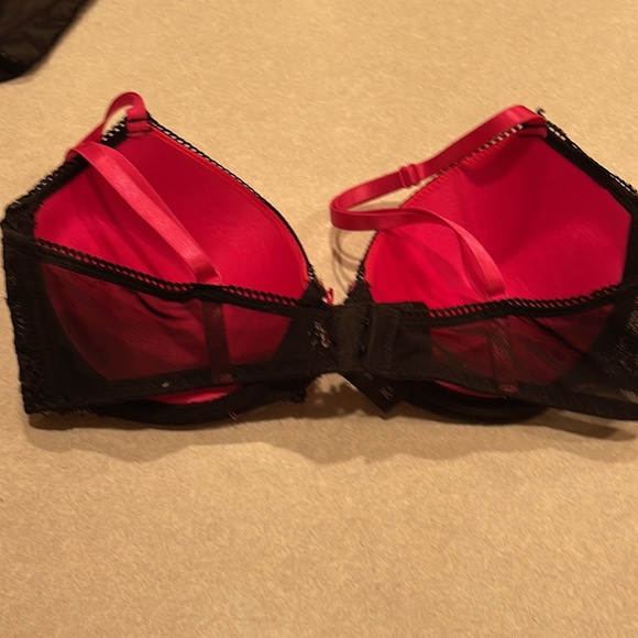 Hot pink black lace push-up wire 36c bra - Picture 3 of 3